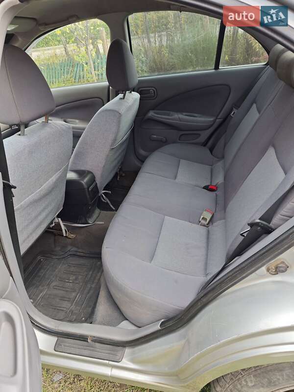 Седан Nissan Almera 2003 в Ананьеве