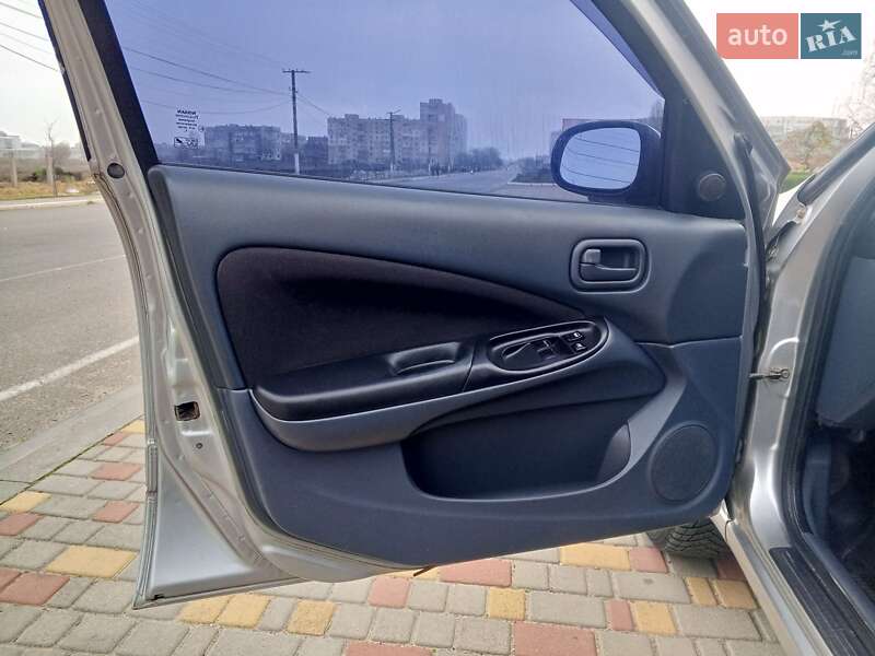 Седан Nissan Almera 2005 в Белгороде-Днестровском