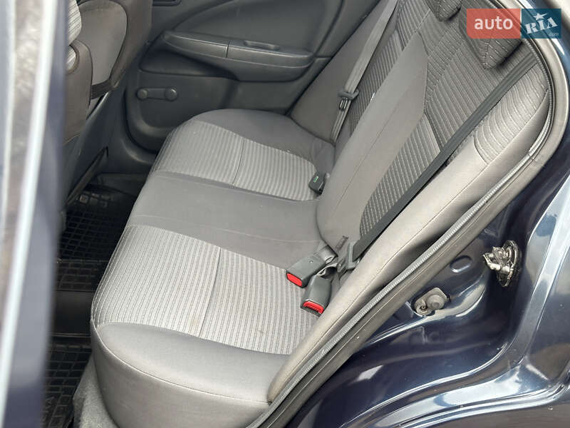 Седан Nissan Almera 2006 в Мене