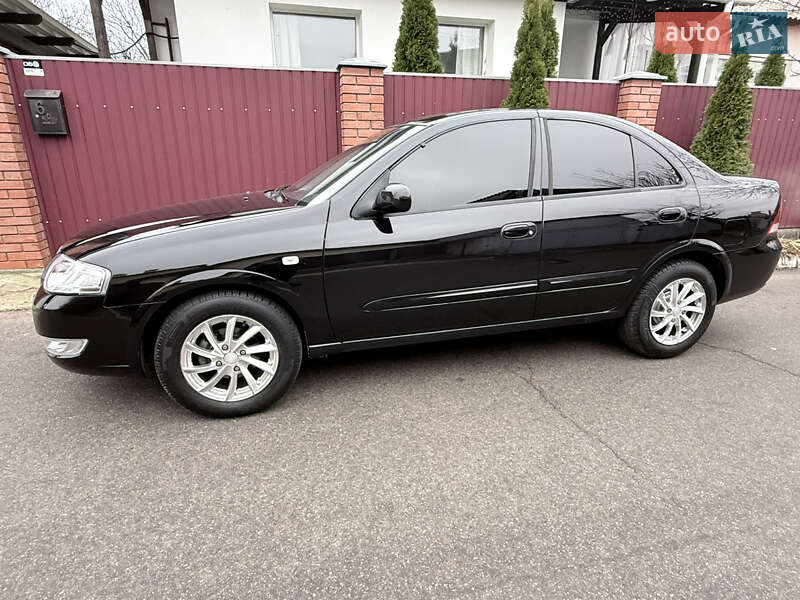 Седан Nissan Almera 2010 в Киеве