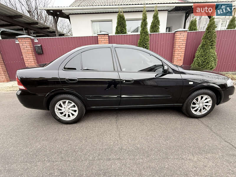 Седан Nissan Almera 2010 в Киеве