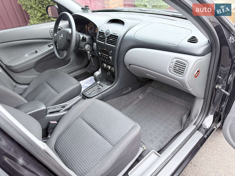 Седан Nissan Almera 2010 в Киеве