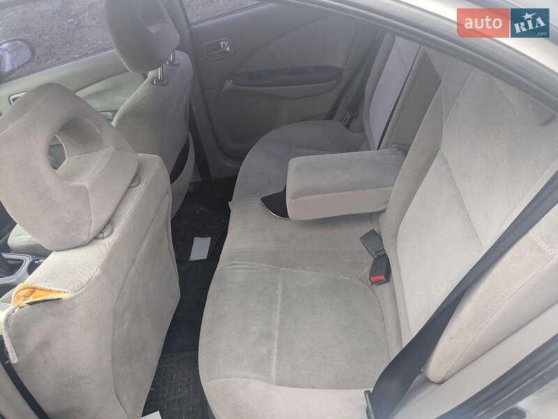 Седан Nissan Almera 2000 в Херсоне