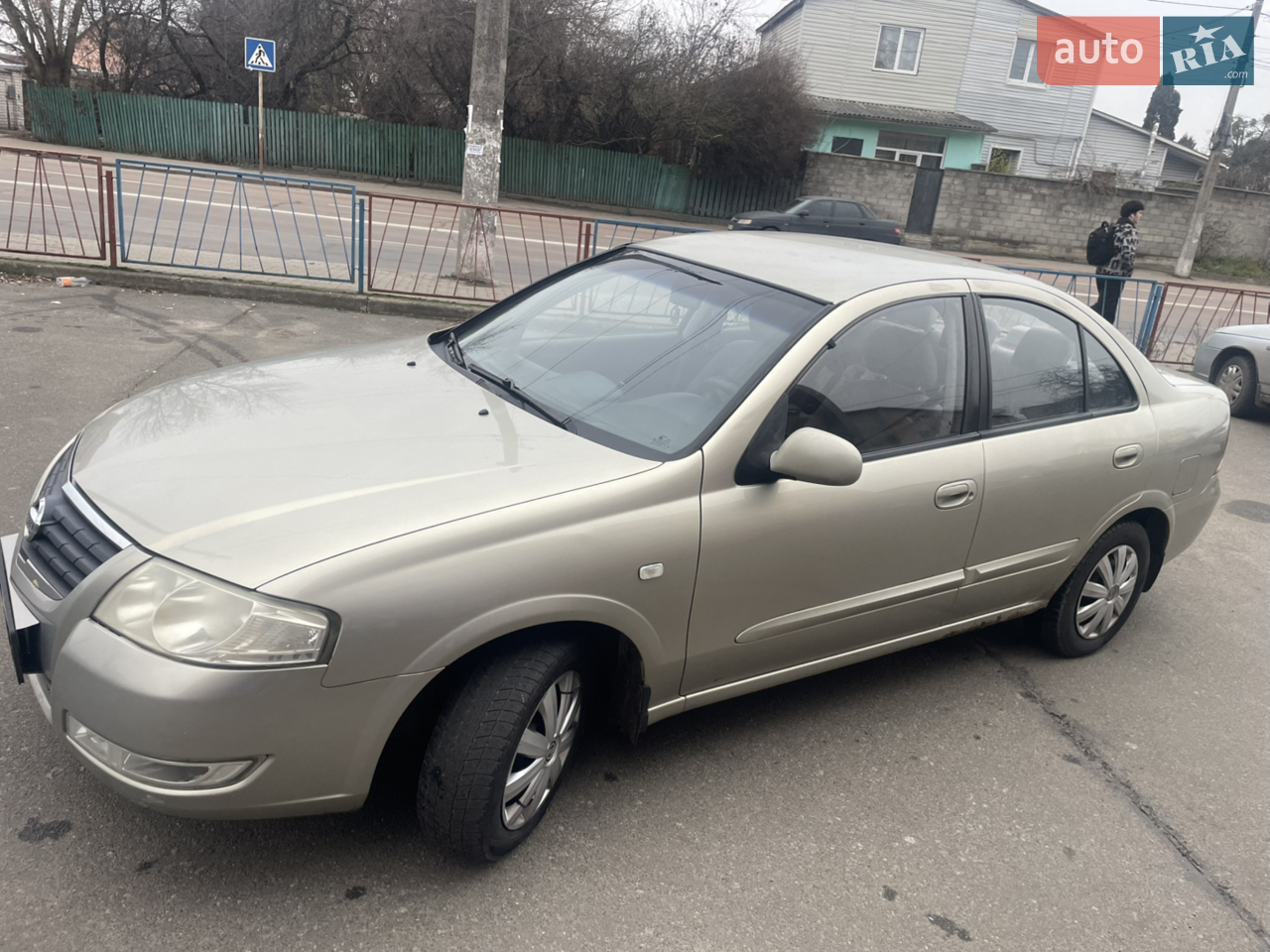 
Авто в ідеальному технічному стані, нюанси по лакофарбуванню видно по фото.
Двигун та коробка працюють без нарікань.
Задній парктронік, гідро підсилювач керма, кондиціонер, вмісткий багажник, підігрів передніх сидінь. 
Авто завжди обслуговувалось вчасно, всі питання за телефоном.
Розумний Торг присутній.