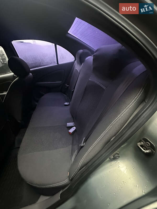 Седан Nissan Almera 2011 в Киеве