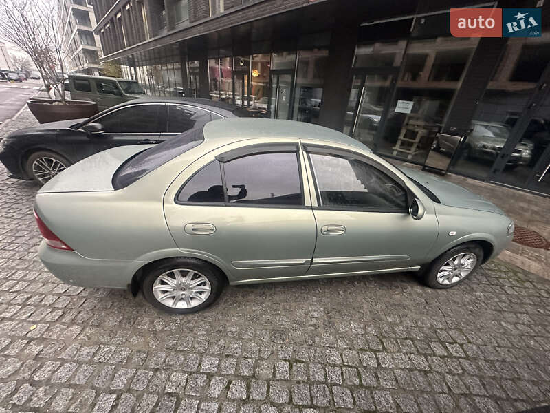Седан Nissan Almera 2011 в Киеве
