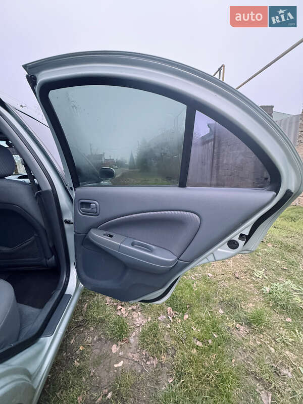 Седан Nissan Almera 2006 в Одесі