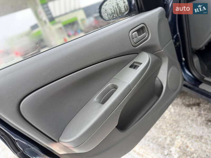 Седан Nissan Almera 2012 в Дрогобыче