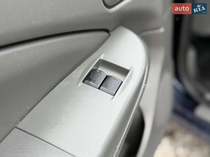 Седан Nissan Almera 2012 в Дрогобыче