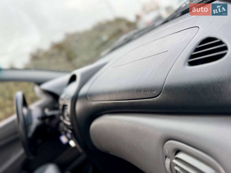 Седан Nissan Almera 2012 в Дрогобыче