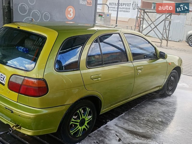 Хэтчбек Nissan Almera 1995 в Брусилове
