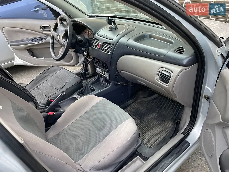 Nissan Almera 2002