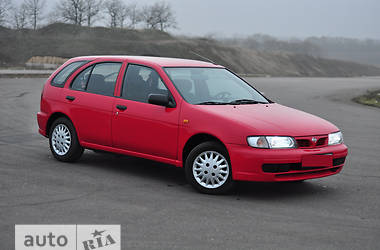 Хэтчбек Nissan Almera 1996 в 