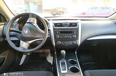 Седан Nissan Altima 2013 в 