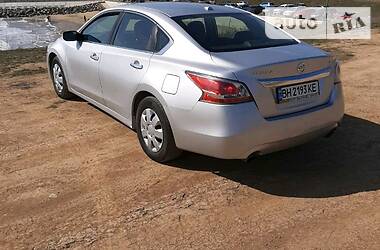 Седан Nissan Altima 2015 в 