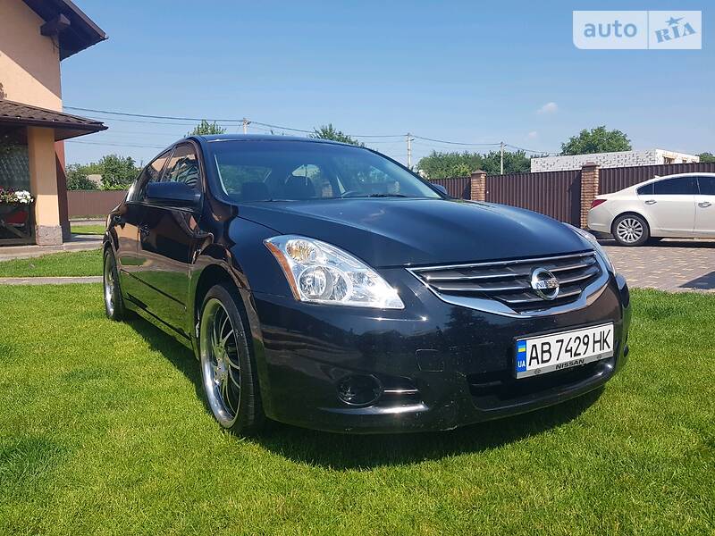 Седан Nissan Altima 2010 в Виннице