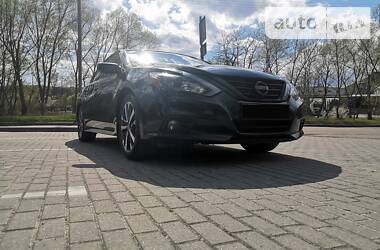 Седан Nissan Altima 2016 в Львове