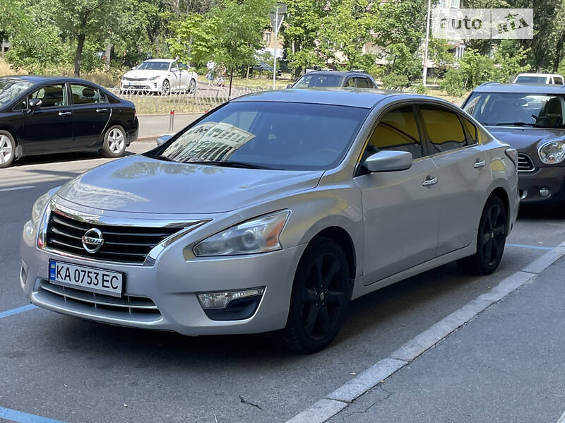 Седан Nissan Altima 2014 в Киеве