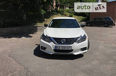 Седан Nissan Altima 2018 в Кропивницком
