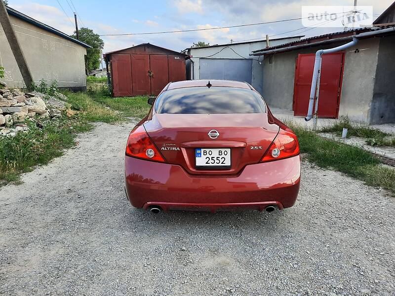 Купе Nissan Altima 2013 в Чорткові