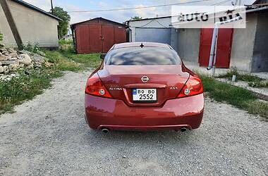 Купе Nissan Altima 2013 в Чорткові