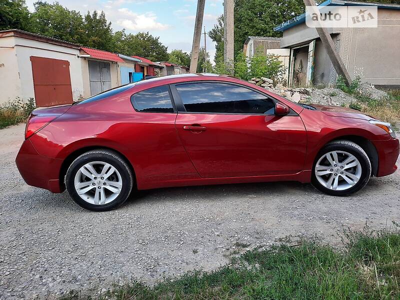 Купе Nissan Altima 2013 в Чорткові