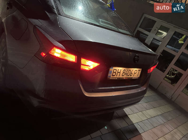 Седан Nissan Altima 2019 в Виноградові