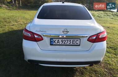 Седан Nissan Altima 2016 в 