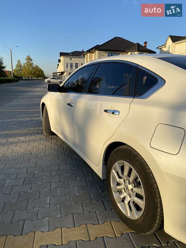 Седан Nissan Altima 2012 в Одесі