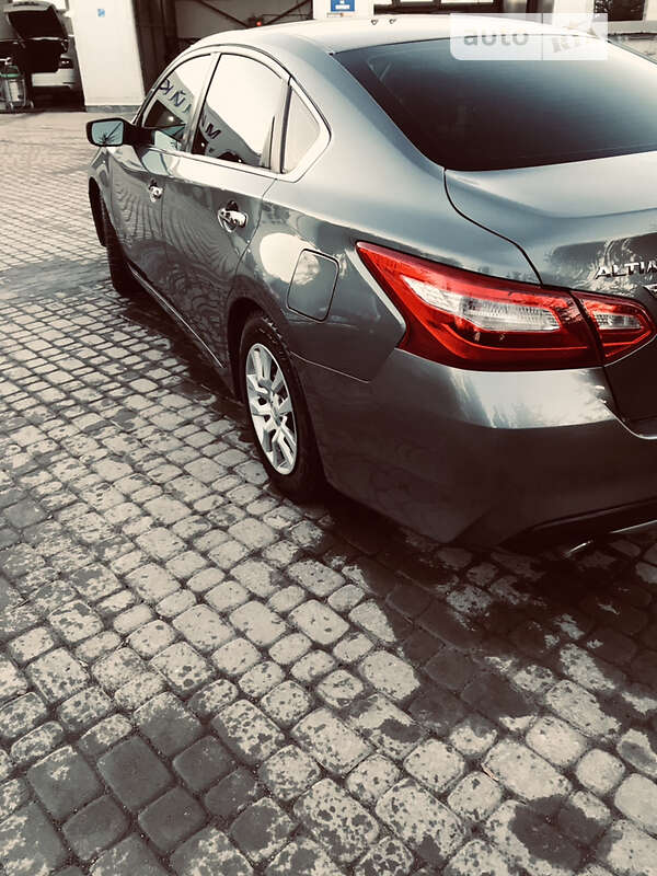 Седан Nissan Altima 2017 в Виннице