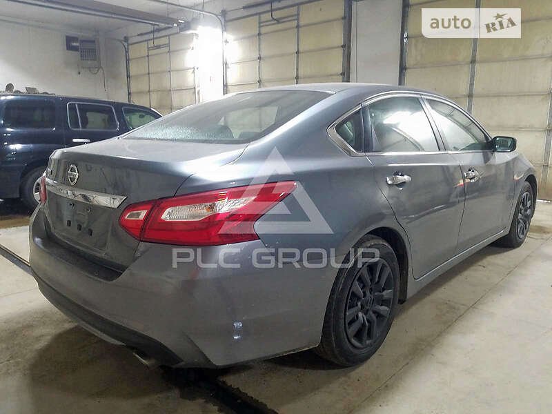 Седан Nissan Altima 2017 в Виннице
