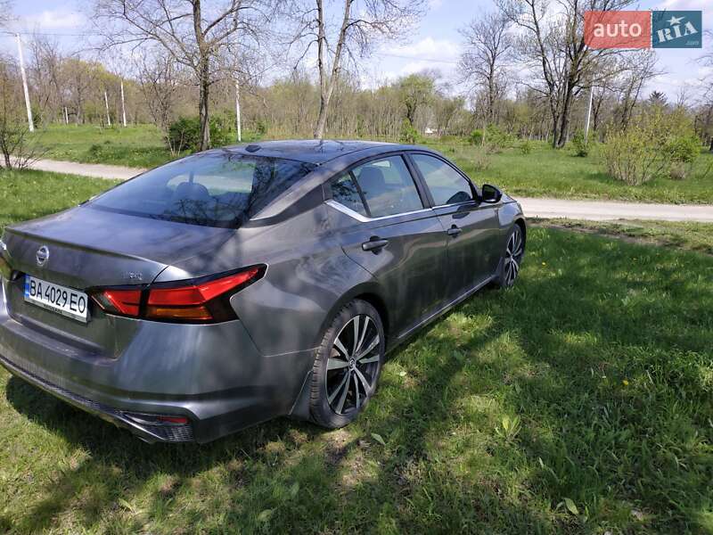 Седан Nissan Altima 2018 в Киеве