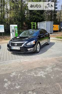 Седан Nissan Altima 2014 в Львові