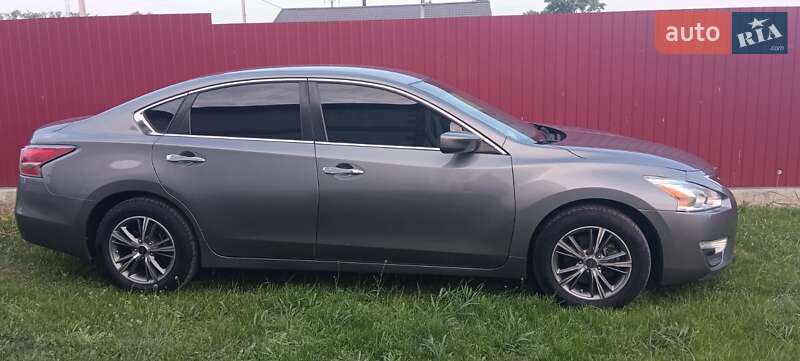 Седан Nissan Altima 2015 в Києві