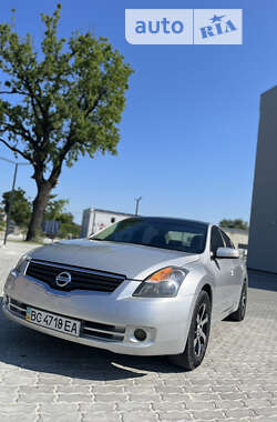 Седан Nissan Altima 2008 в Бориславі