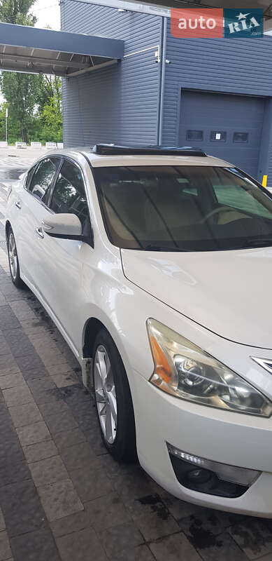 Седан Nissan Altima 2014 в Василькове