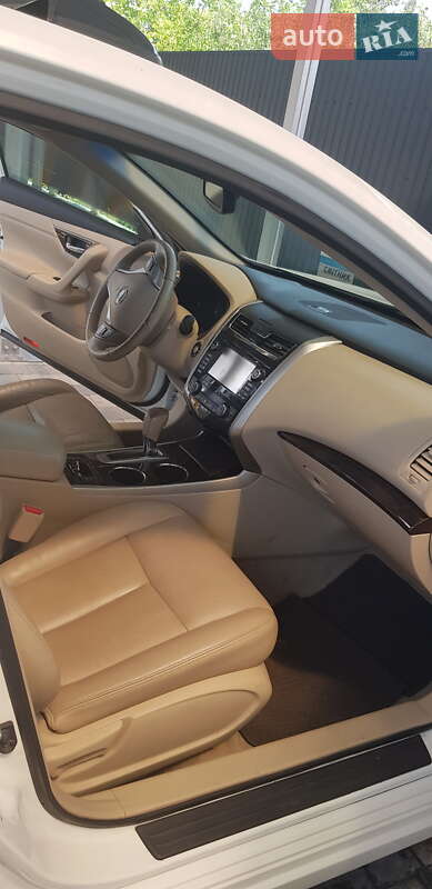 Седан Nissan Altima 2014 в Василькове