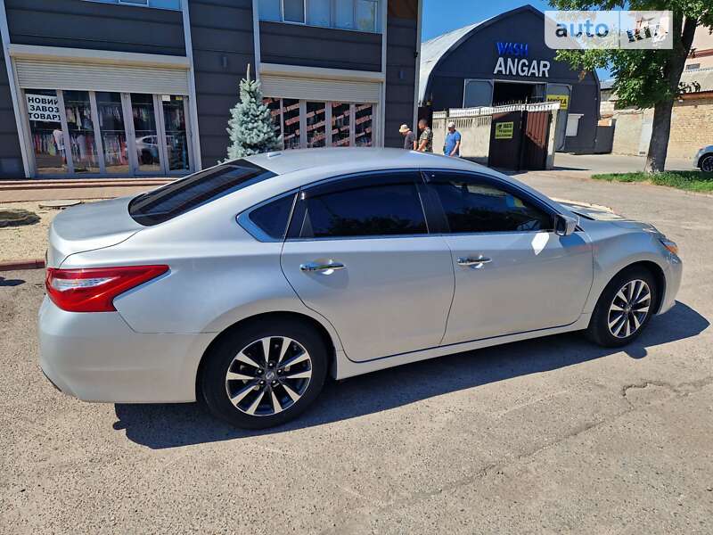 Седан Nissan Altima 2016 в Черкасах