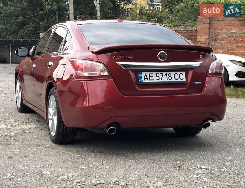 Седан Nissan Altima 2012 в Новомосковську