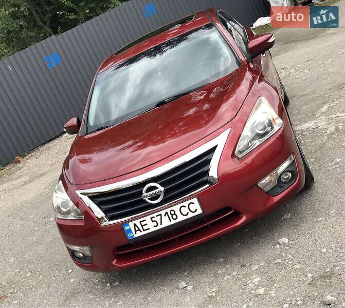 Седан Nissan Altima 2012 в Новомосковську