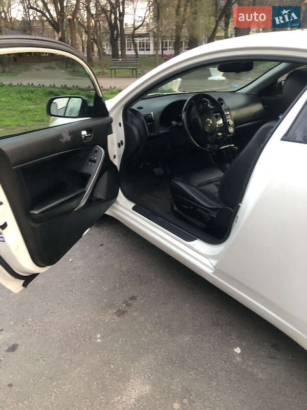 Купе Nissan Altima 2010 в Одессе фото 6 Купе Nissan Altima 2010 в Одессе