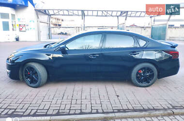 Седан Nissan Altima 2012 в Луцьку