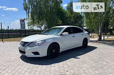 Седан Nissan Altima 2017 в Стрию