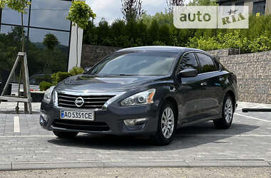 Седан Nissan Altima 2013 в Ужгороде