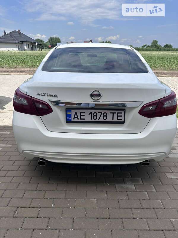 Седан Nissan Altima 2018 в Днепре