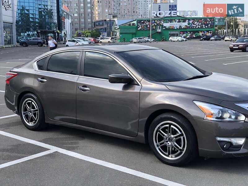 Седан Nissan Altima 2013 в Одесі