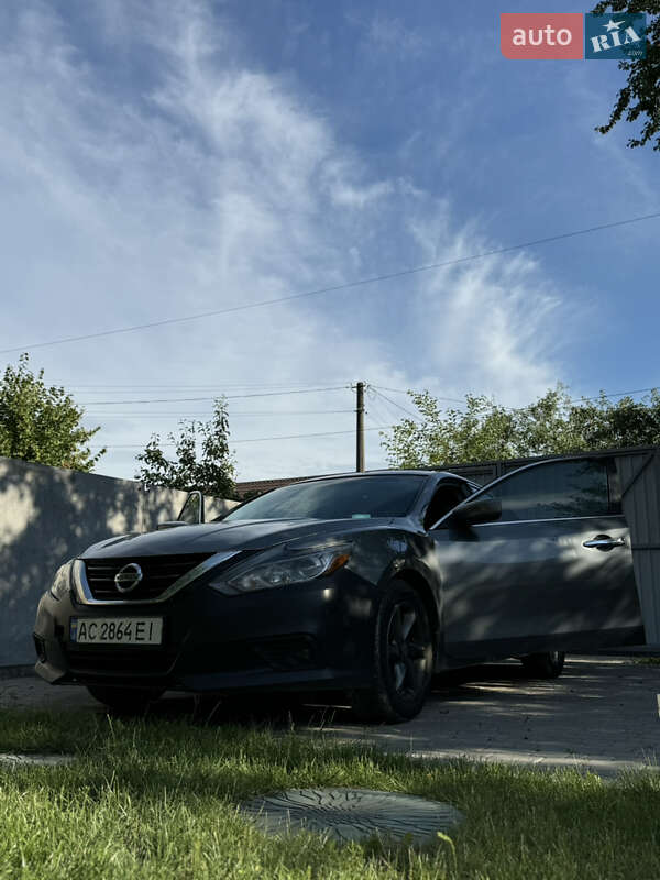 Седан Nissan Altima 2017 в Луцке