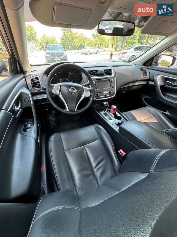 Седан Nissan Altima 2017 в Запоріжжі