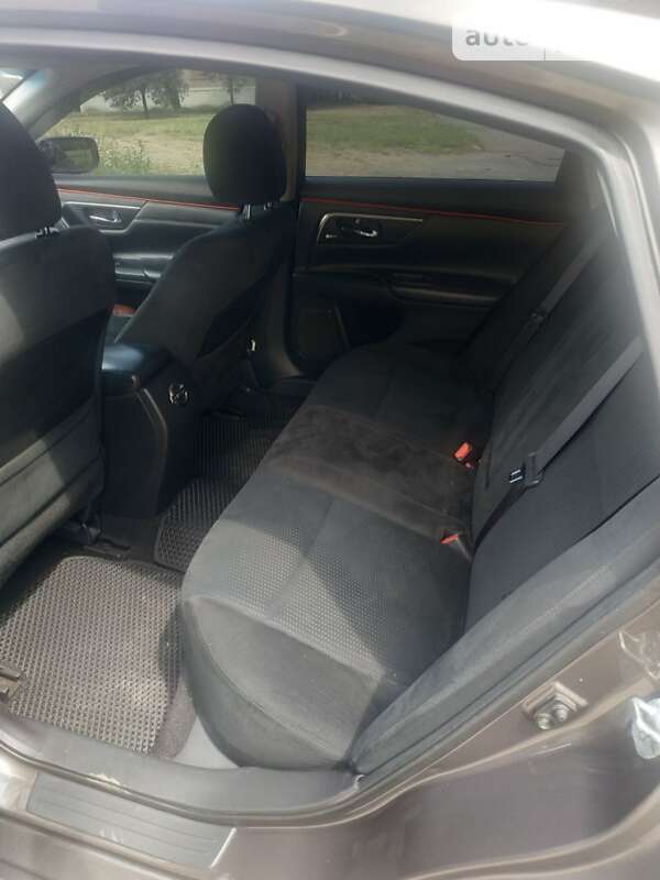 Седан Nissan Altima 2015 в Дніпрі