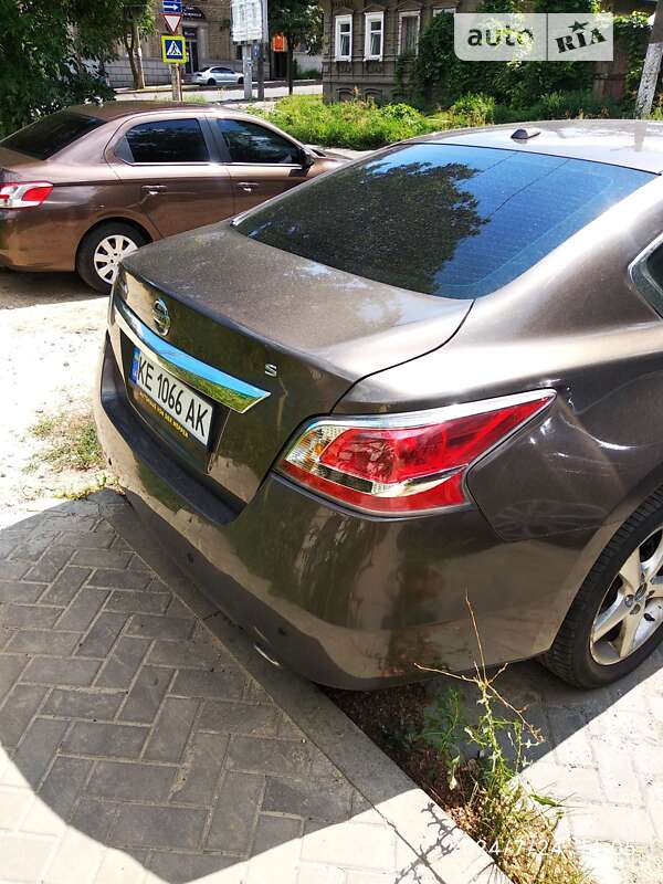Седан Nissan Altima 2015 в Дніпрі
